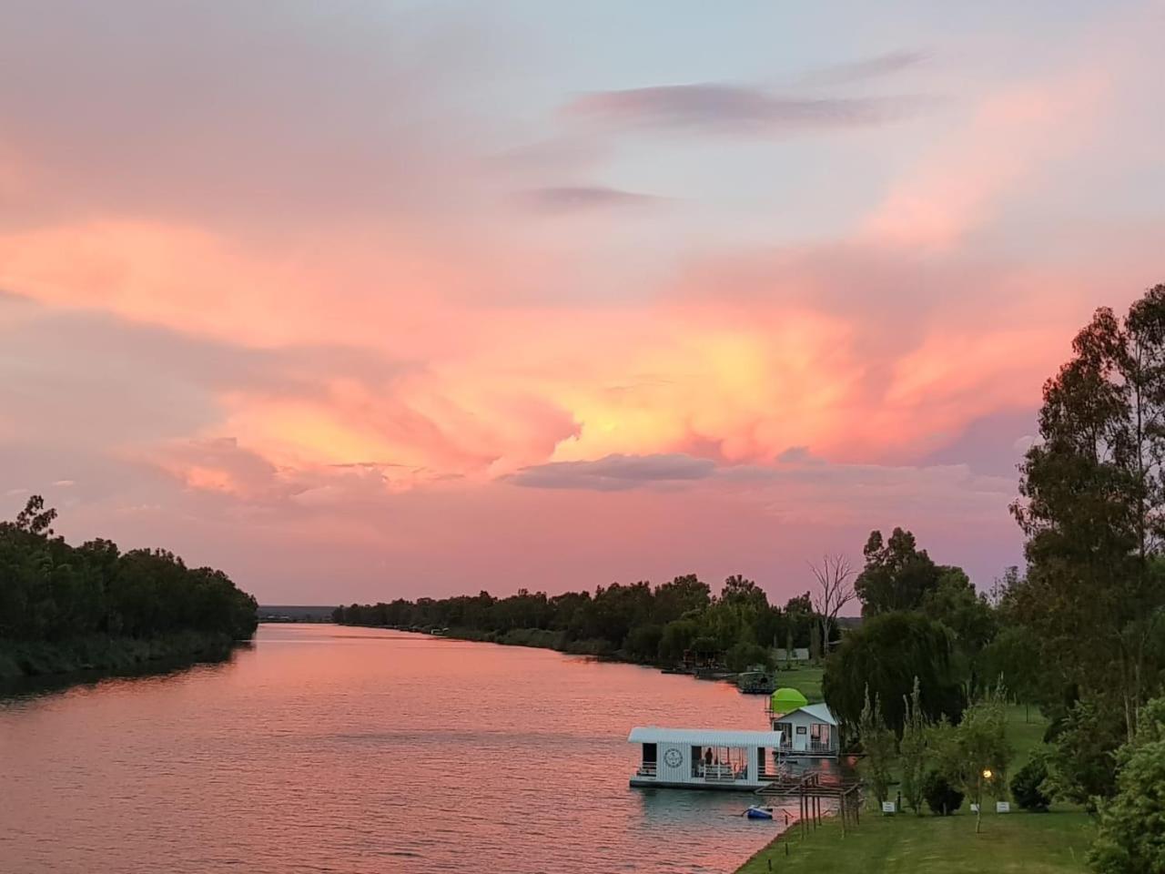 Broadwater River Estate Douglas Buitenkant foto
